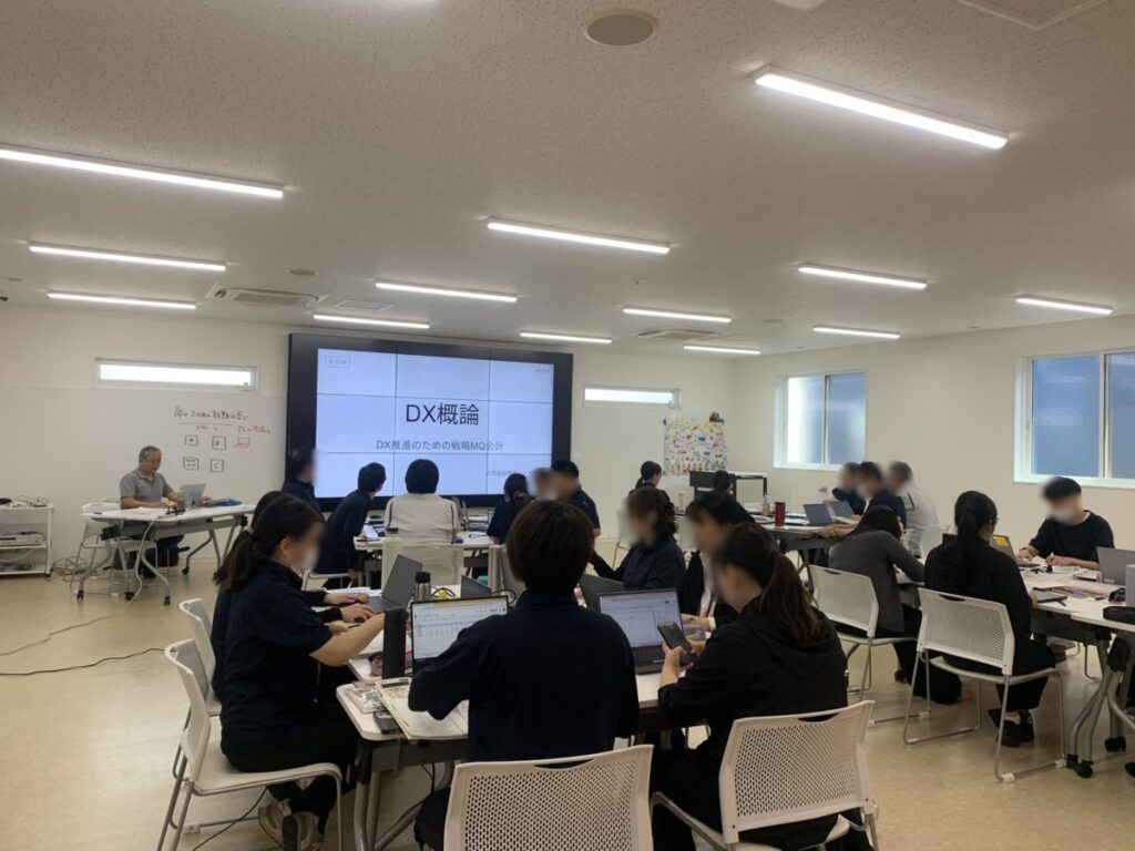 【岐阜県】第１回「DX推進のための戦略MQ会計」研修風景（会場：フジ精密様）